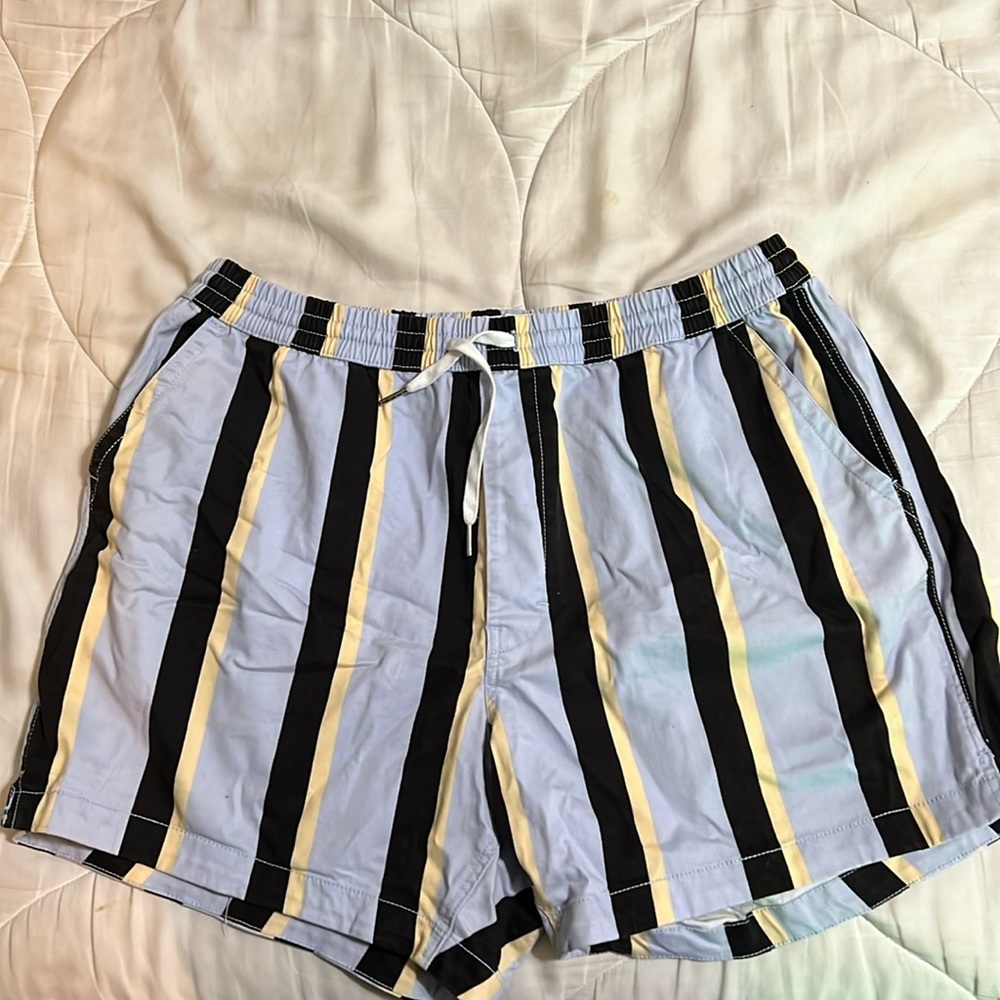 Men’s striped shorts